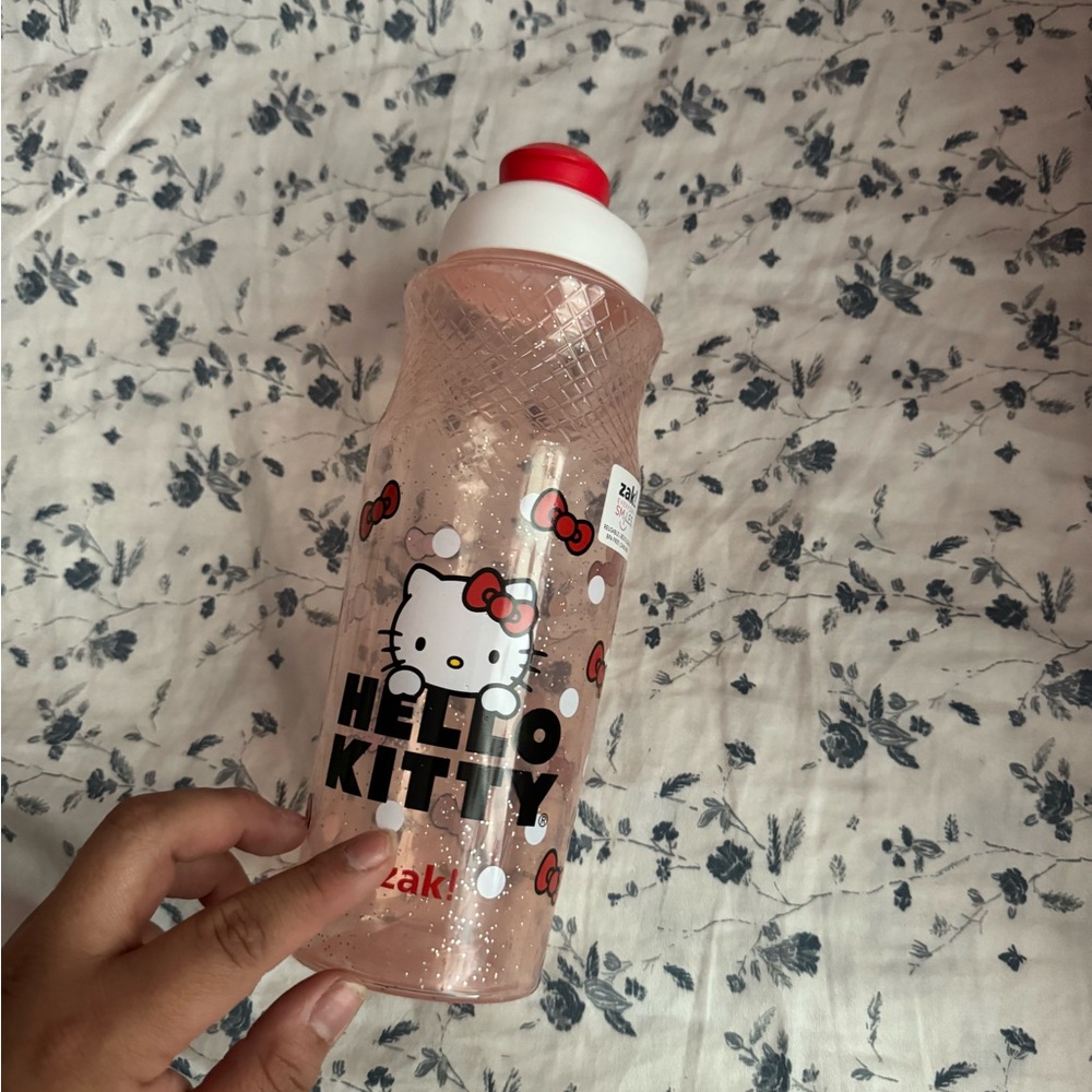 A bundle of hello kitty water bottles